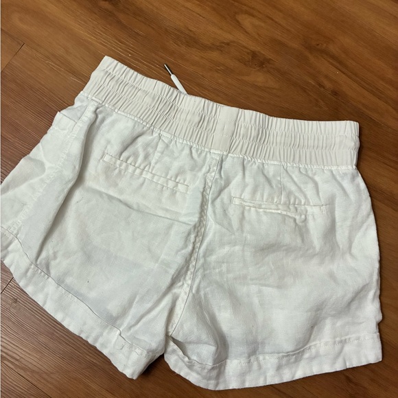 Women's White Elastic Waist Linen-Blend Shorts - Picture 3 of 4